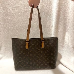 AUTH Louis Vuitton Luco Tote!!